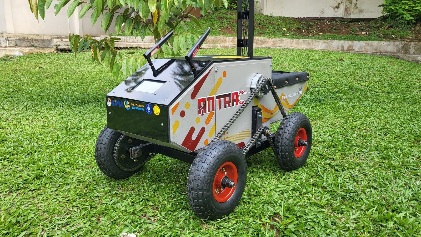 ANTRAC on grass during a field test, mast and wheels fully in frame.